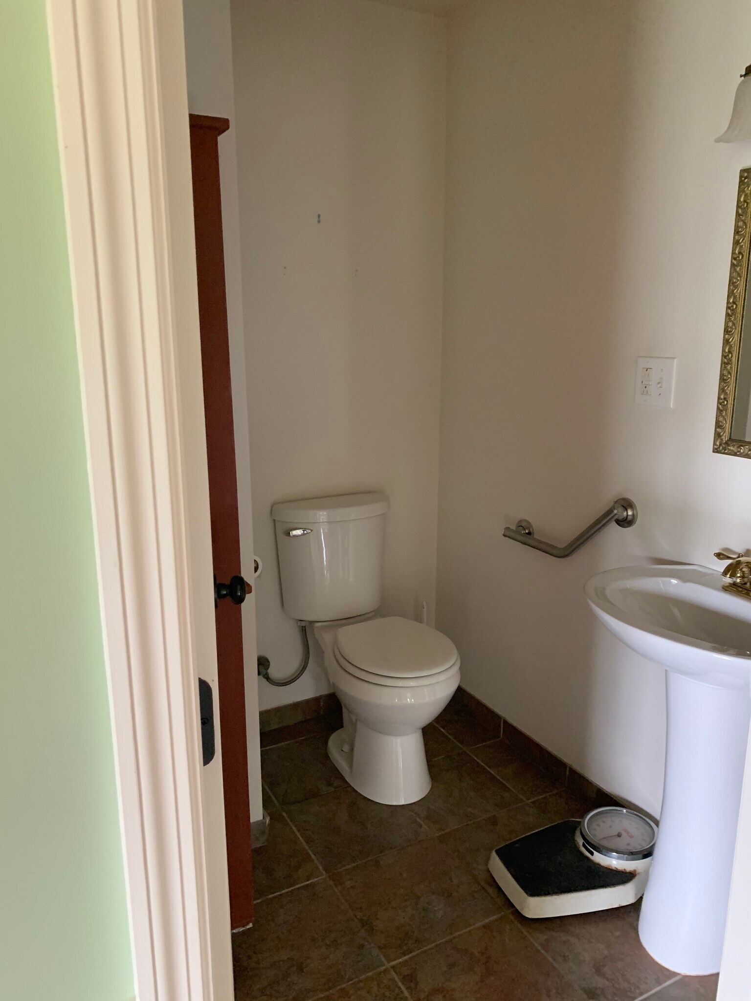 Downstairs 1/2 bath - 56 Finney Rd