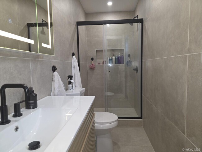 Building Photo - 325 Pacific Ave