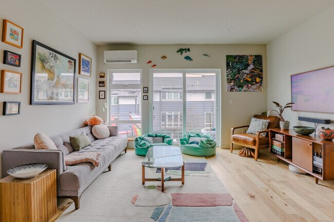 Building Photo - 4748 36th Ave S