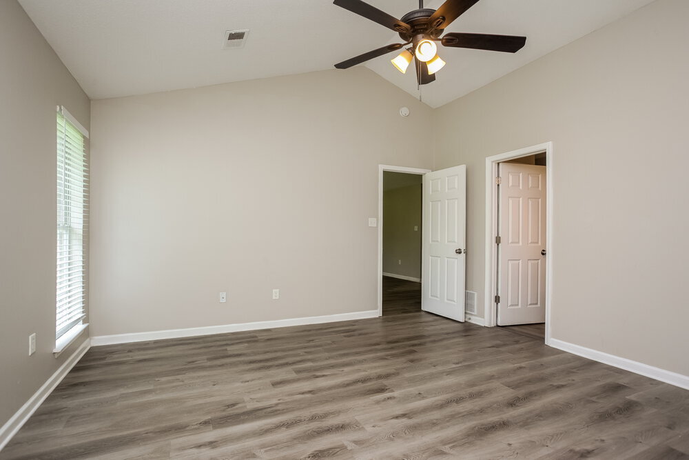 Building Photo - 1657 Madison Cove E