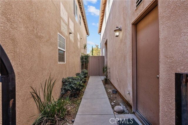 Building Photo - 9447 Hendrix Ln