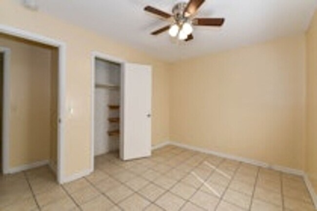 Building Photo - 30 Dove Ct