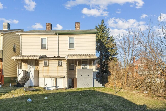 Building Photo - 122-124 Auriles St