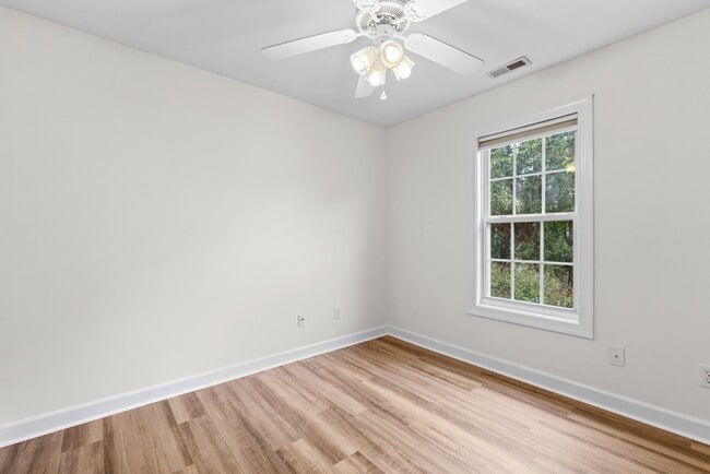 Building Photo - 2723 Sterling Park Dr