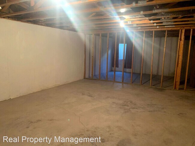 Building Photo - 3 br, 2 bath House - 1017 N Crest St.