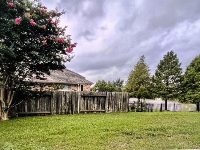 Building Photo - 12327 Ashford Hollow Dr