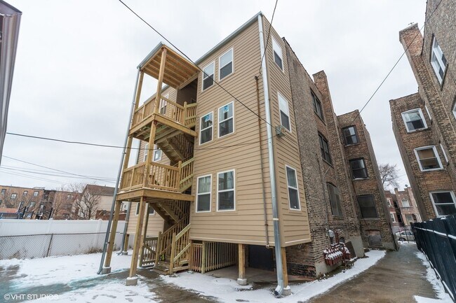 Building Photo - 4934 W Jackson Blvd