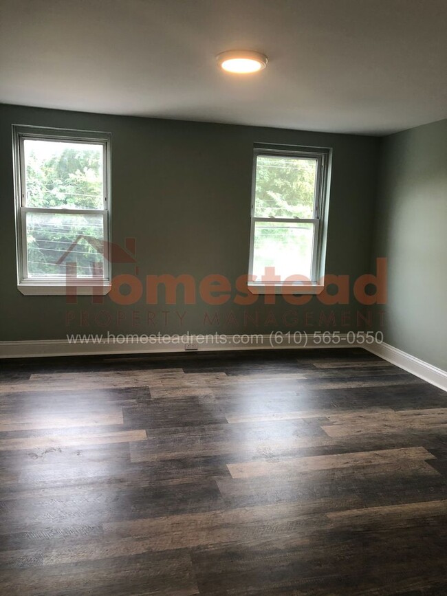 Building Photo - MARCUS HOOK 3 BEDROOM