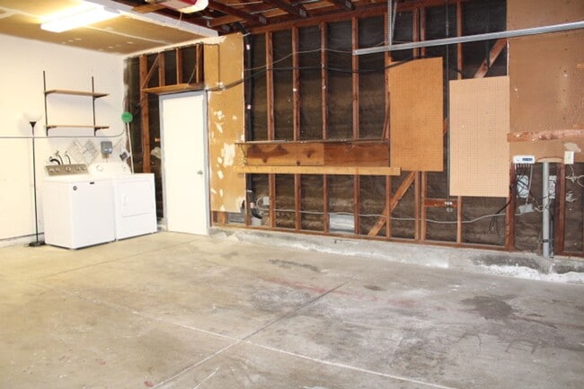 Building Photo - 1562 Partridge Dr