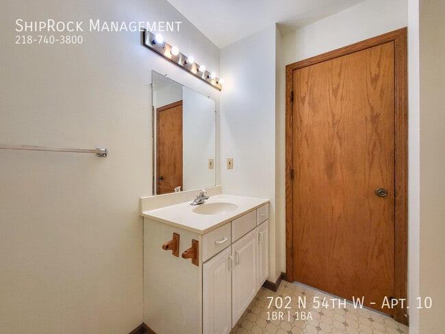 Building Photo - 702 N 54th Ave W