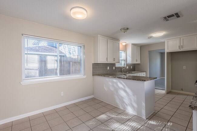 Building Photo - 4418 Lost Spring Dr