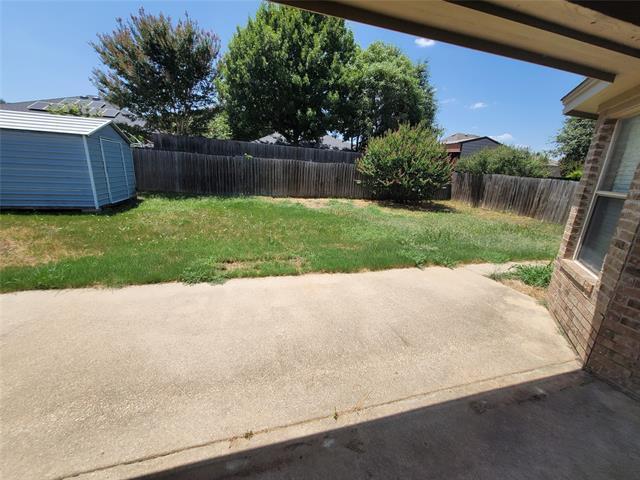 Building Photo - 205 Willow Creek Dr
