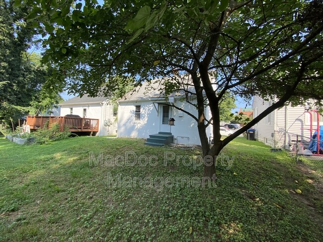 Building Photo - 604 Maury St