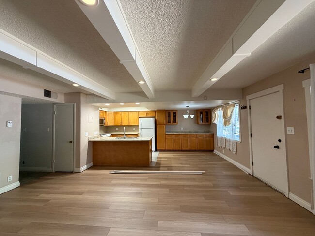 Building Photo - Upgraded Condo in Quiet Condominium Complex