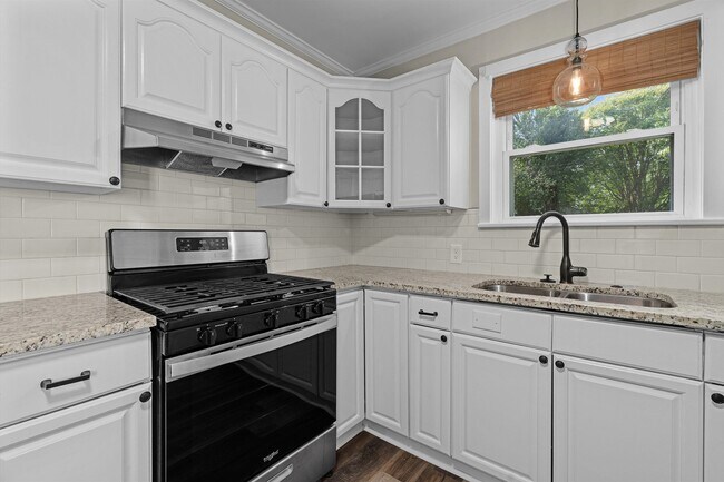 Building Photo - 119 Charles Ave