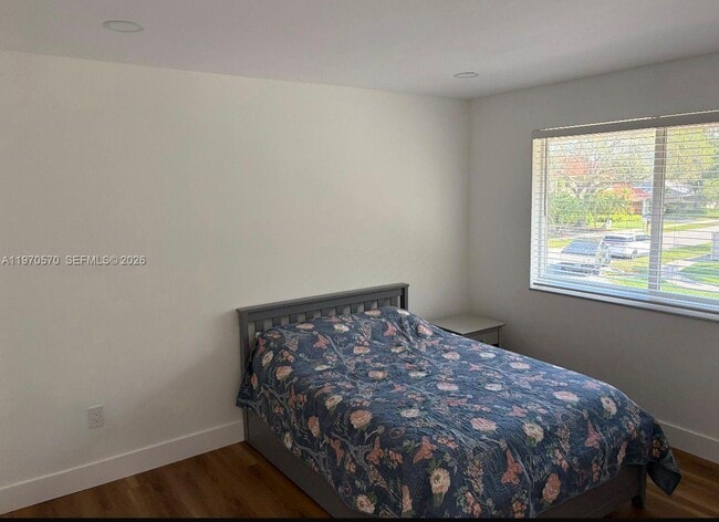 Building Photo - 801 Amherst Ave