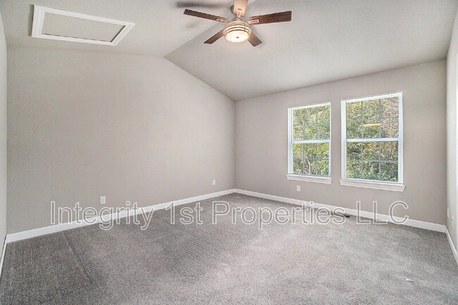 Building Photo - 6295 NE 44th St