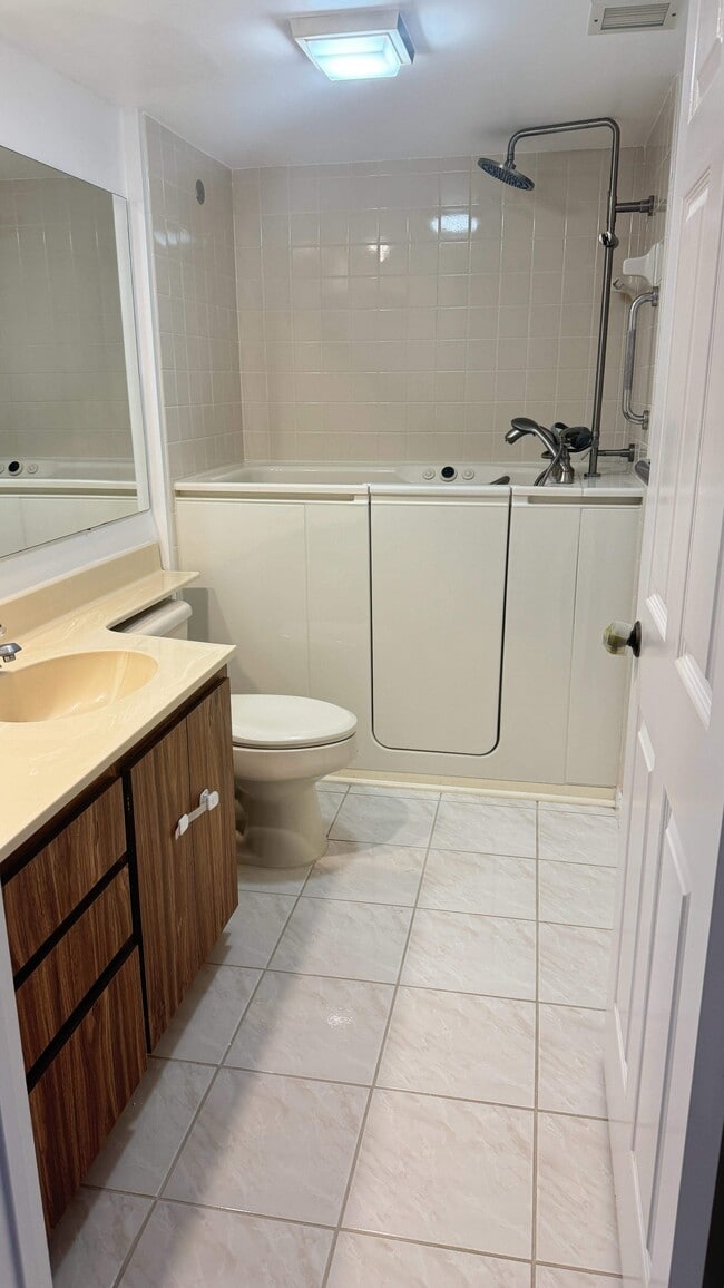 Building Photo - 6049 Balboa Cir