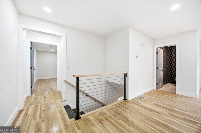 Building Photo - 42 W Belle Isle Rd NE