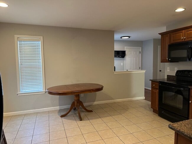 Building Photo - 1841 Vista Dr