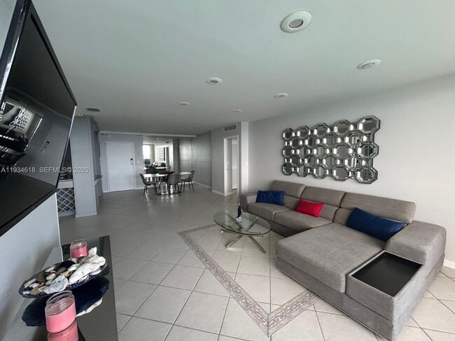 Building Photo - 3140 S Ocean Dr