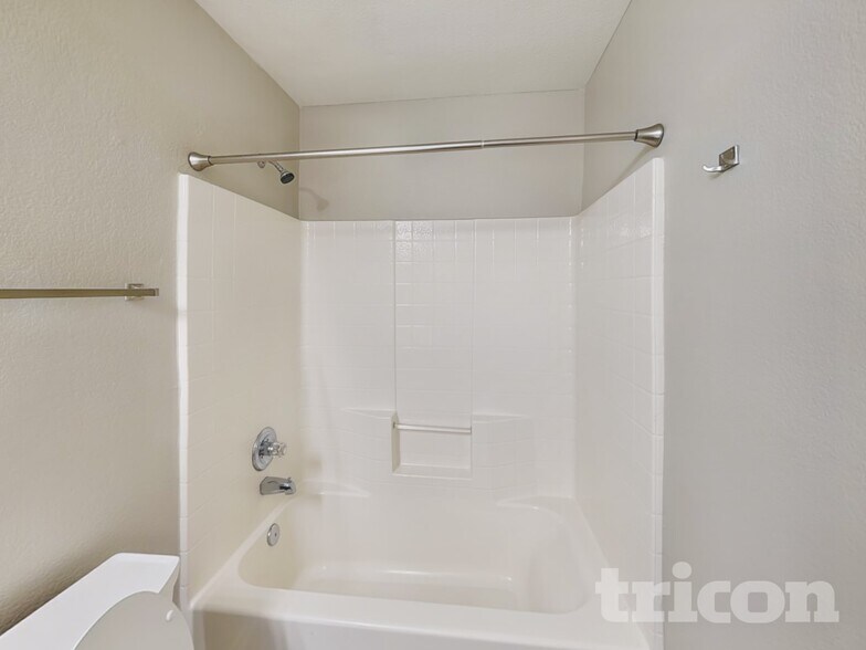 Building Photo - 304 Wooded Way