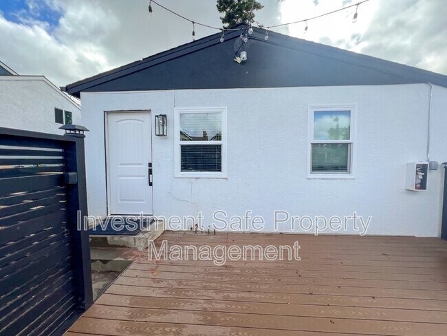 Building Photo - 3071 Hawthorn St