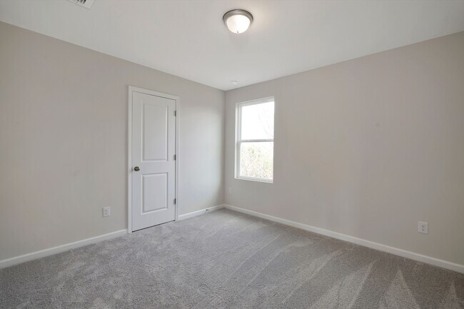 Building Photo - 1519 Hollins Dr