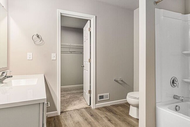 Building Photo - 2411 Richardson Ct