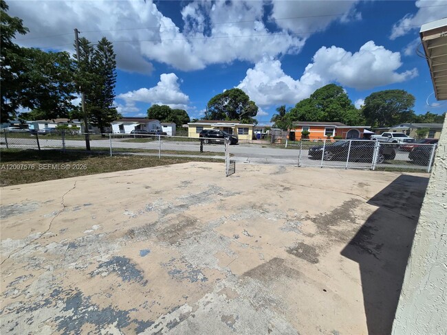 Building Photo - 2348 NW 15th St