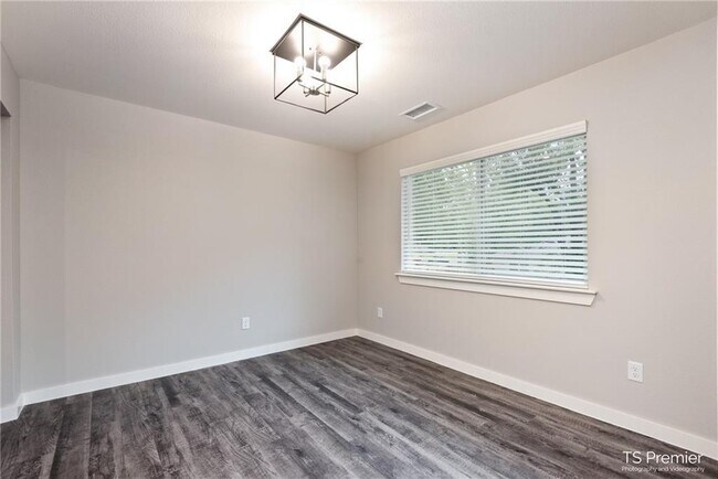 Building Photo - 1130 N Turner Ave