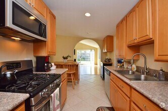 Building Photo - $3,490 / GORGEOUS CENTRAL FREMONT HOME COM...