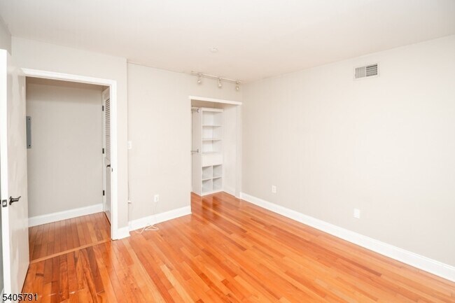 Building Photo - 52 Brookside Ln