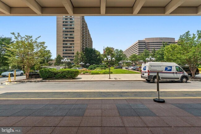 Building Photo - 3701 S George Mason Dr