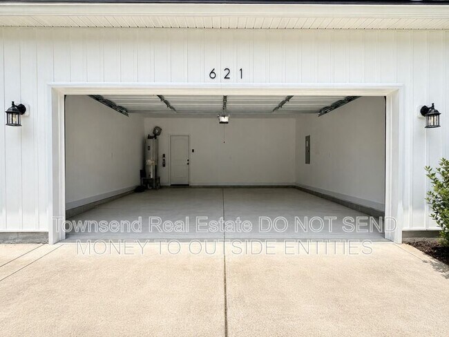 Building Photo - 621 Blawell Cir