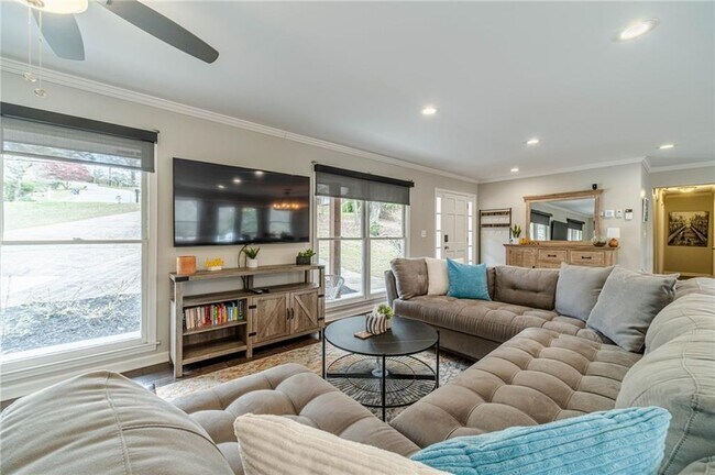 Building Photo - 691 Harbor Cove