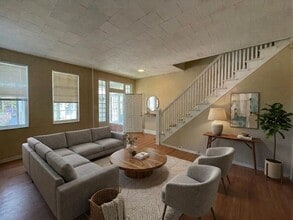 Building Photo - 3 Bedroom Single Family Home Located in Harrisburg- Includes Bonus Room/Office!