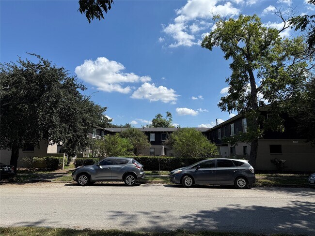 Primary Photo - 1314 Heights Blvd