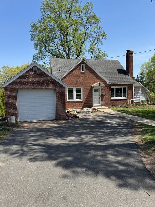 Building Photo - Single Family Home - Over 1 Acre of Land!