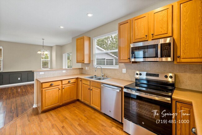 Building Photo - CHARMING, RECENTLY REMODELED 3BD HOME w/ E...