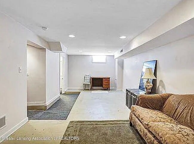 Building Photo - 331 W Saginaw St