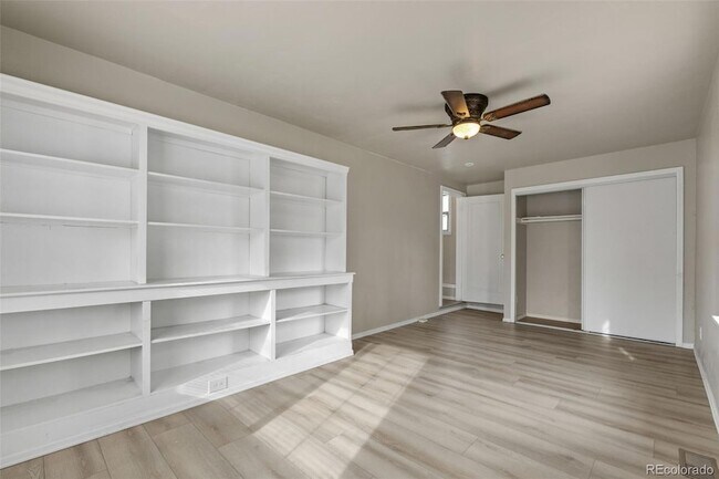 Building Photo - 1321 E Monument St