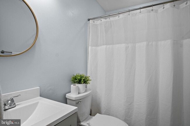 Building Photo - Stunning Ashburn Townhome with Endless Appeal
