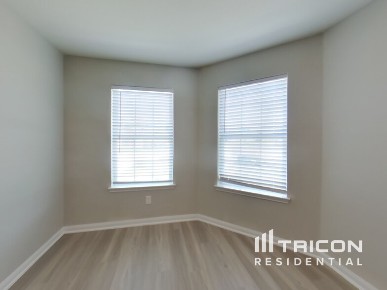 Building Photo - 23091 Bellini Dr