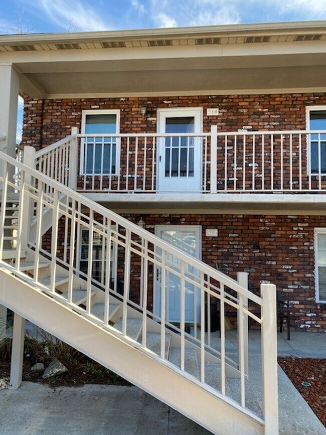 Building Photo - City of Maryville, 2 bedroom, 1 bath condo near Maryville High School - Ed Johnson (865) 924-5045