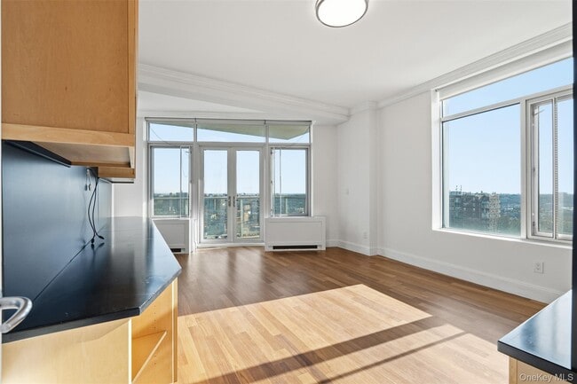 Building Photo - 3220 Arlington Ave