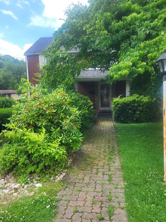 Building Photo - Beautiful 3 bedroom in Verona!