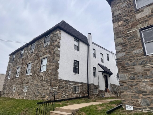 Building Photo - 2337 Haverford Rd