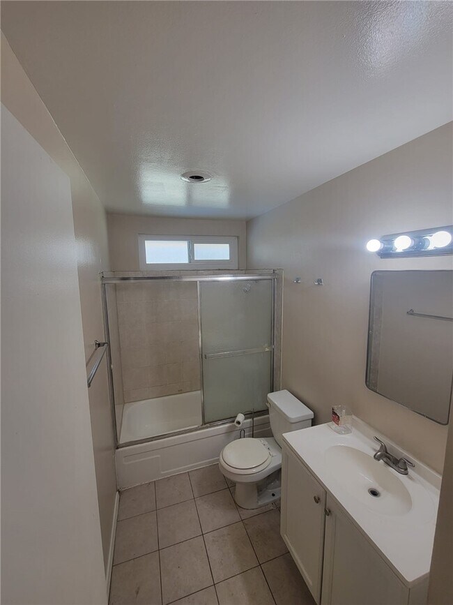 Building Photo - 4505 Canoga St