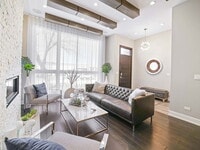 Building Photo - "Spacious 5-Bedroom Gem with 3 Full Baths in the Heart of Chicago – 4,200 Sq Ft of Comfort and St...